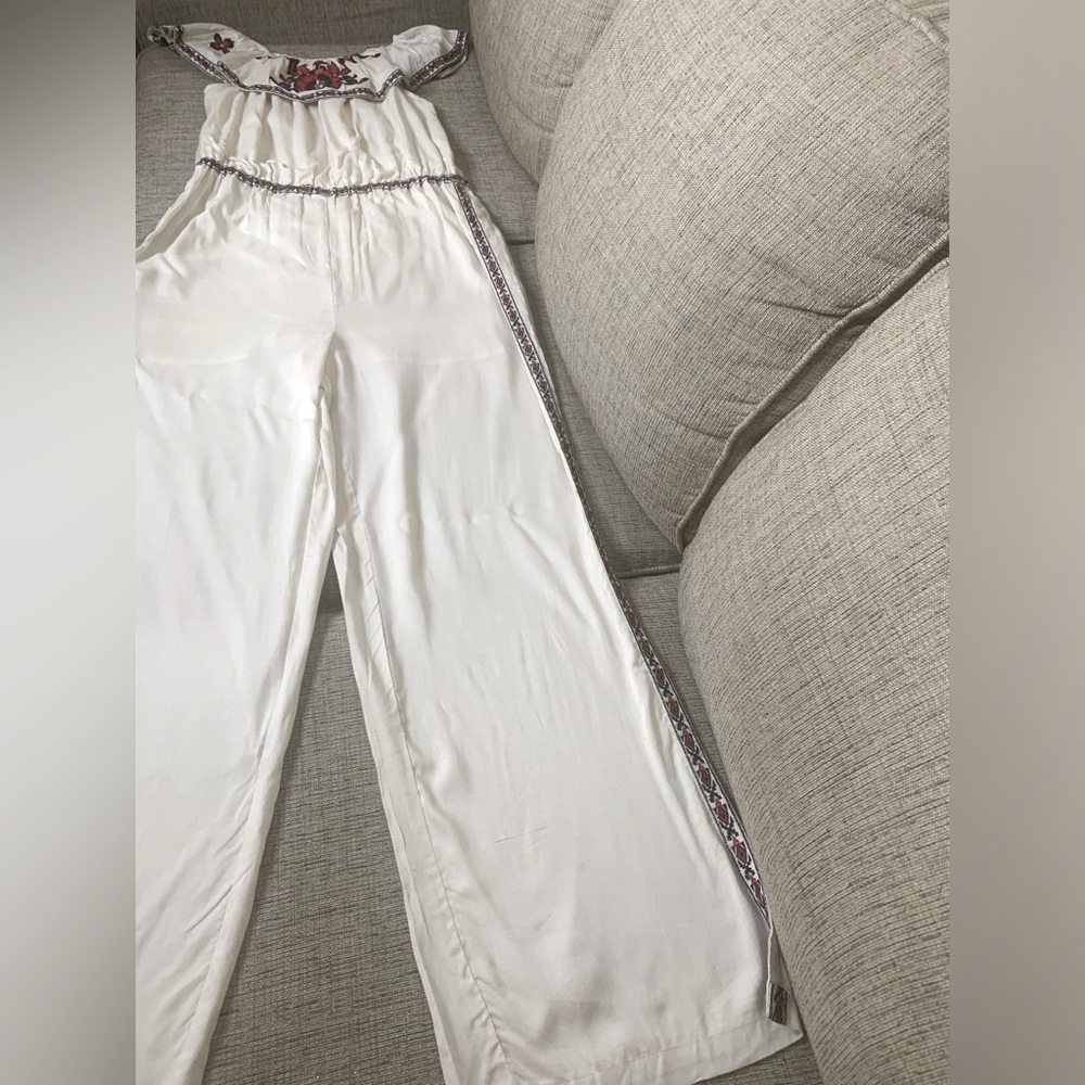 💫HP‼️💫 NWT RAGA (Anthropologie) Off-Shoulder Embroidered Jumpsuit in Ivory, Med - Picture 3 of 9